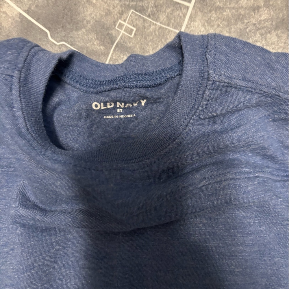 Boys Long Sleeved Tops - Size 5-6 - Picture 3 of 5